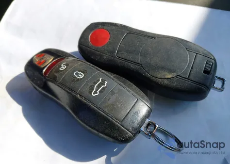 2011 Porsche Cayenne Turbo z USA, uszkodzony, nr VIN WP1AC2A20BLA84974